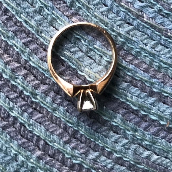 Diamond Ring- 14k Yellow Gold - Picture 7 of 11